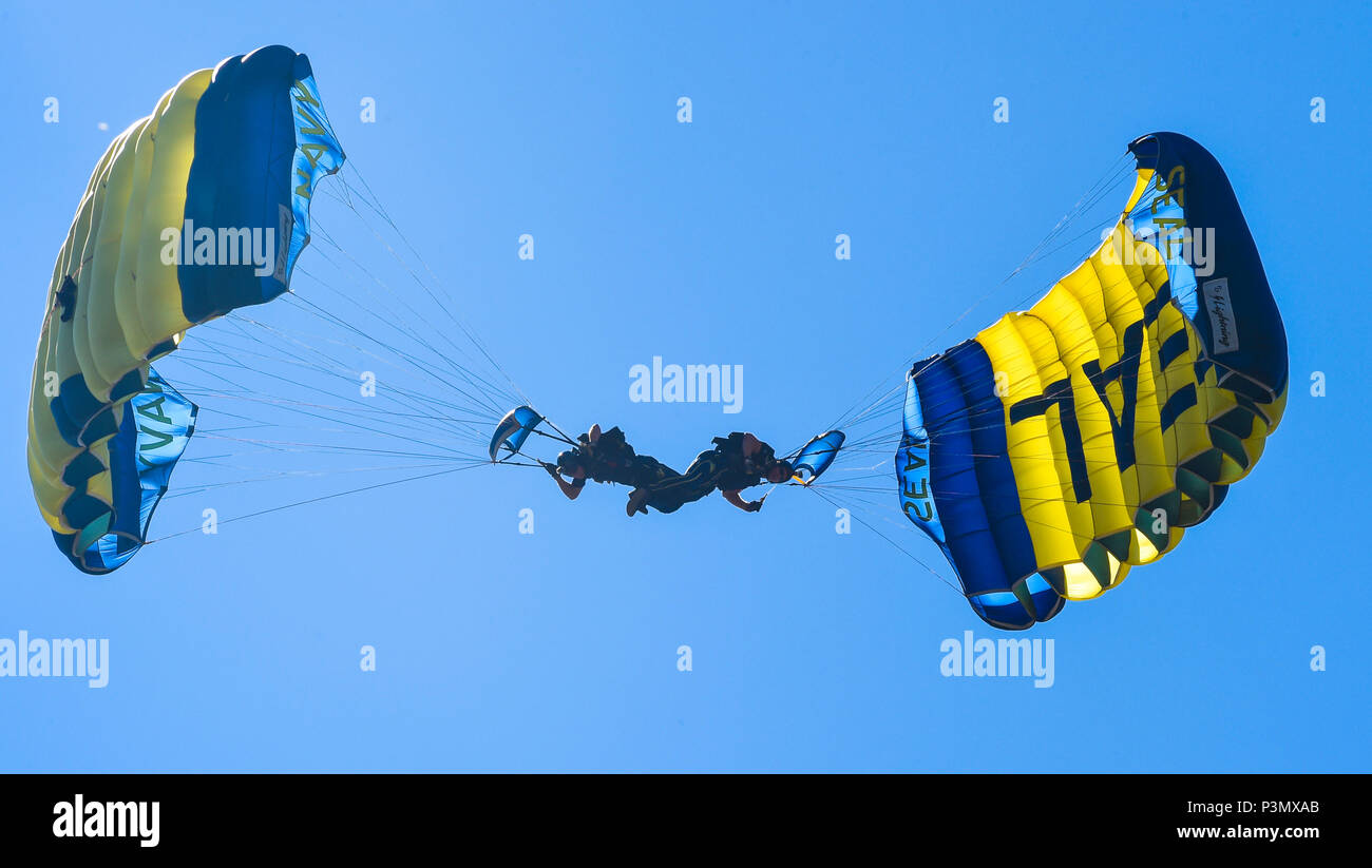 160710-N-VY375-037 SAN DIEGO (July 10, 2016) – Members of the U.S. Navy Parachute Team, the Leap Frogs, perform a down plane during a demonstration at the Major League Baseball All-Star Futures Game above Petco Park. The Navy Parachute Team is based in San Diego and performs aerial parachute demonstrations around the nation in support of Naval Special Warfare and Navy recruiting. (U.S. Navy photo by Special Operator 1st Class Remington Peters/Released) Stock Photo