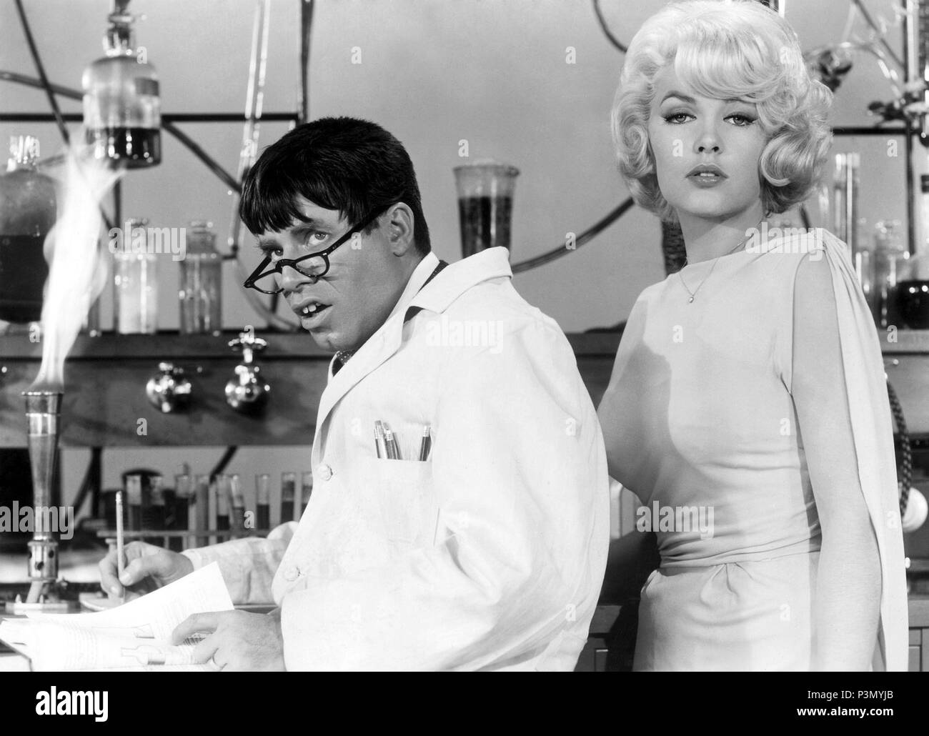 Original Film Title: THE NUTTY PROFESSOR.  English Title: THE NUTTY PROFESSOR.  Film Director: JERRY LEWIS.  Year: 1963.  Stars: JERRY LEWIS; STELLA STEVENS. Credit: PARAMOUNT PICTURES / Album Stock Photo