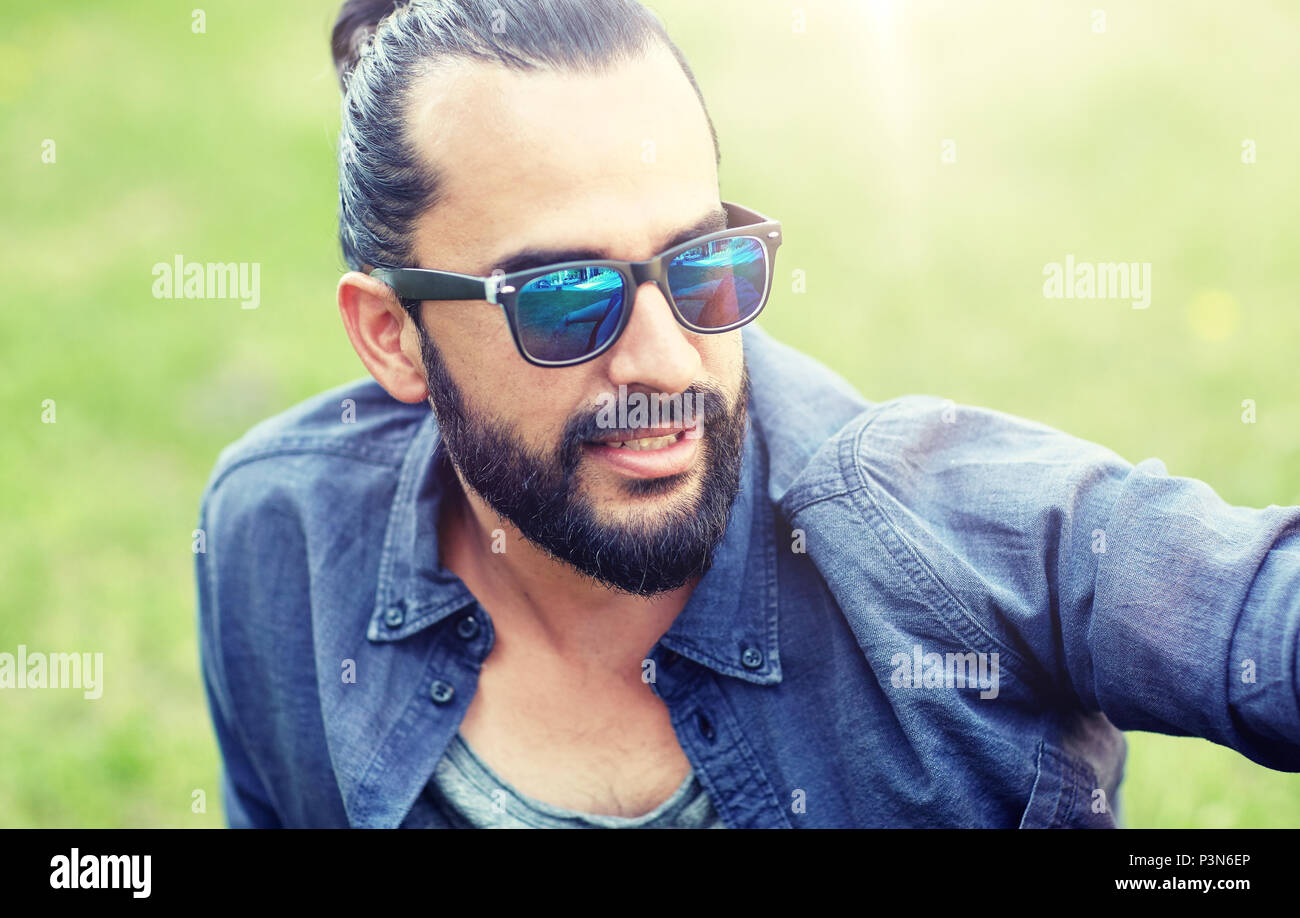 Happy man sunglasses hi-res stock photography and images - Alamy