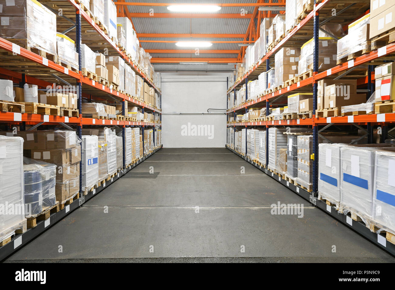 Pallet Racking Systems in Distribution Warehouse Stock Photo Alamy