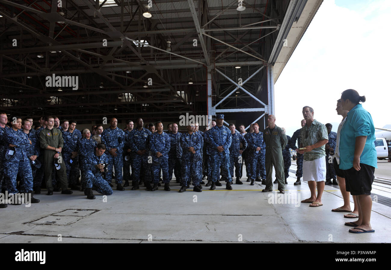160720-N-ON468-062 MARINE CORPS BASE HAWAII (July 20, 2016) Service members from the U.S. Navy and the Royal New Zealand Air Force No. 5 Air Squadron meet with  David McMahon, his father Rick and Sydnie Uemoto at Marine Corps Base Hawaii during Rim of the Pacific 2016. David and Sydnie were involved in a small plane crash nine miles off the coast of the island of Kona, Hawaii July 15, and were rescued by a Coast Guard MH-65 Dolphin helicopter crew following an expansive joint search by U.S. Navy, Royal New Zealand Air Force, U.S. Air Force and Coast Guard crews after a 20-hour search. Twenty-s Stock Photo