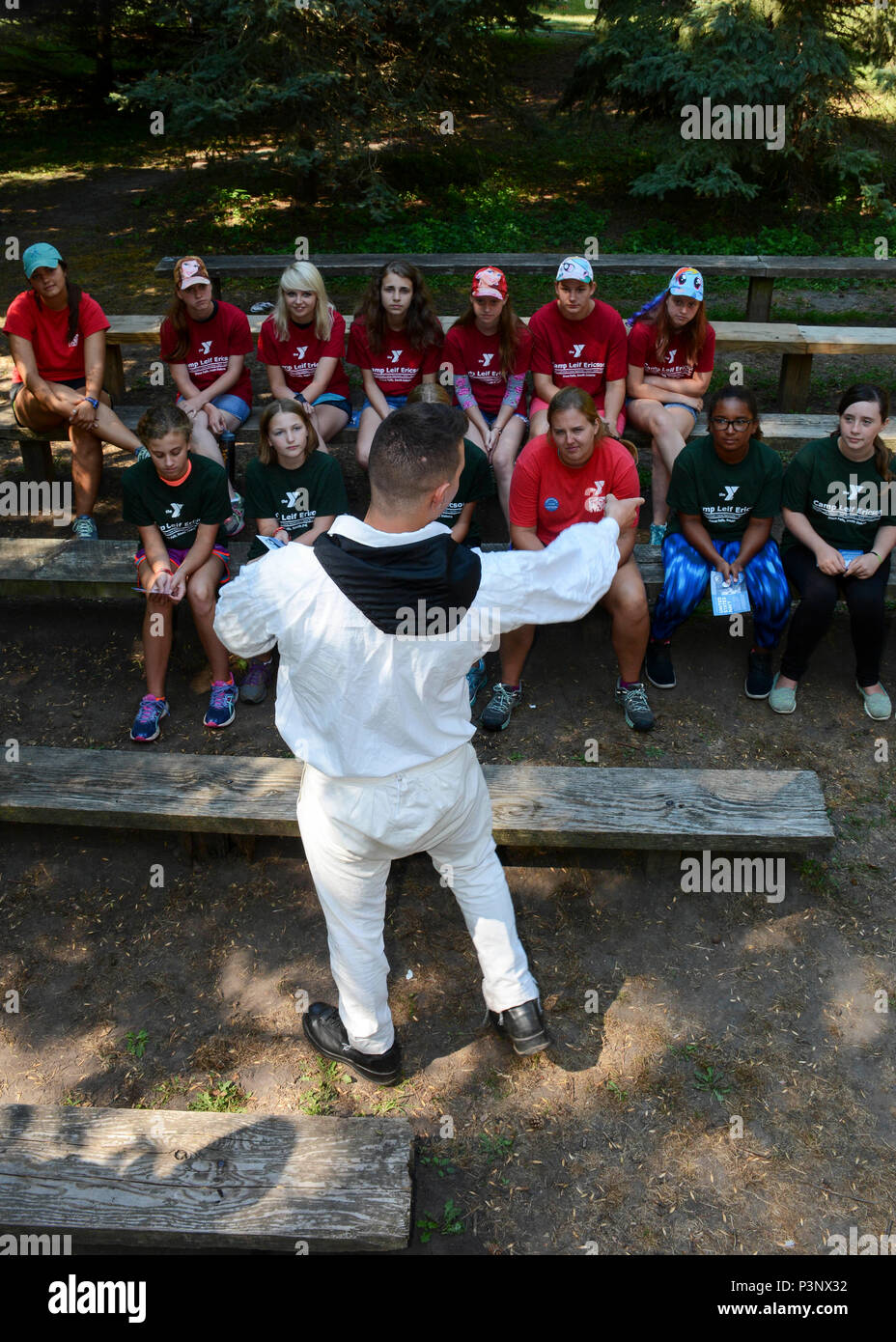 160718 N Nz935 070 Sioux Falls S D July 18 2016 Boatswain S Mate Seaman John Covone Both Attached To Uss Constitution Talks To Children At The Ymca S Camp Leif Ericson During A Navy Week Event In