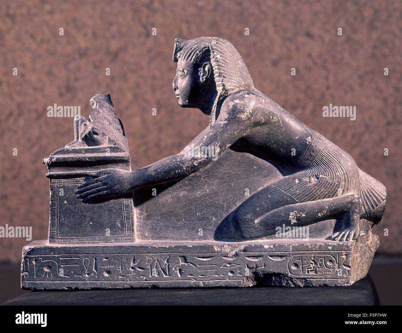 FIGURA ARRODILLADA. Location EGYPTIAN MUSEUM, KAIRO, EGYPT Stock Photo