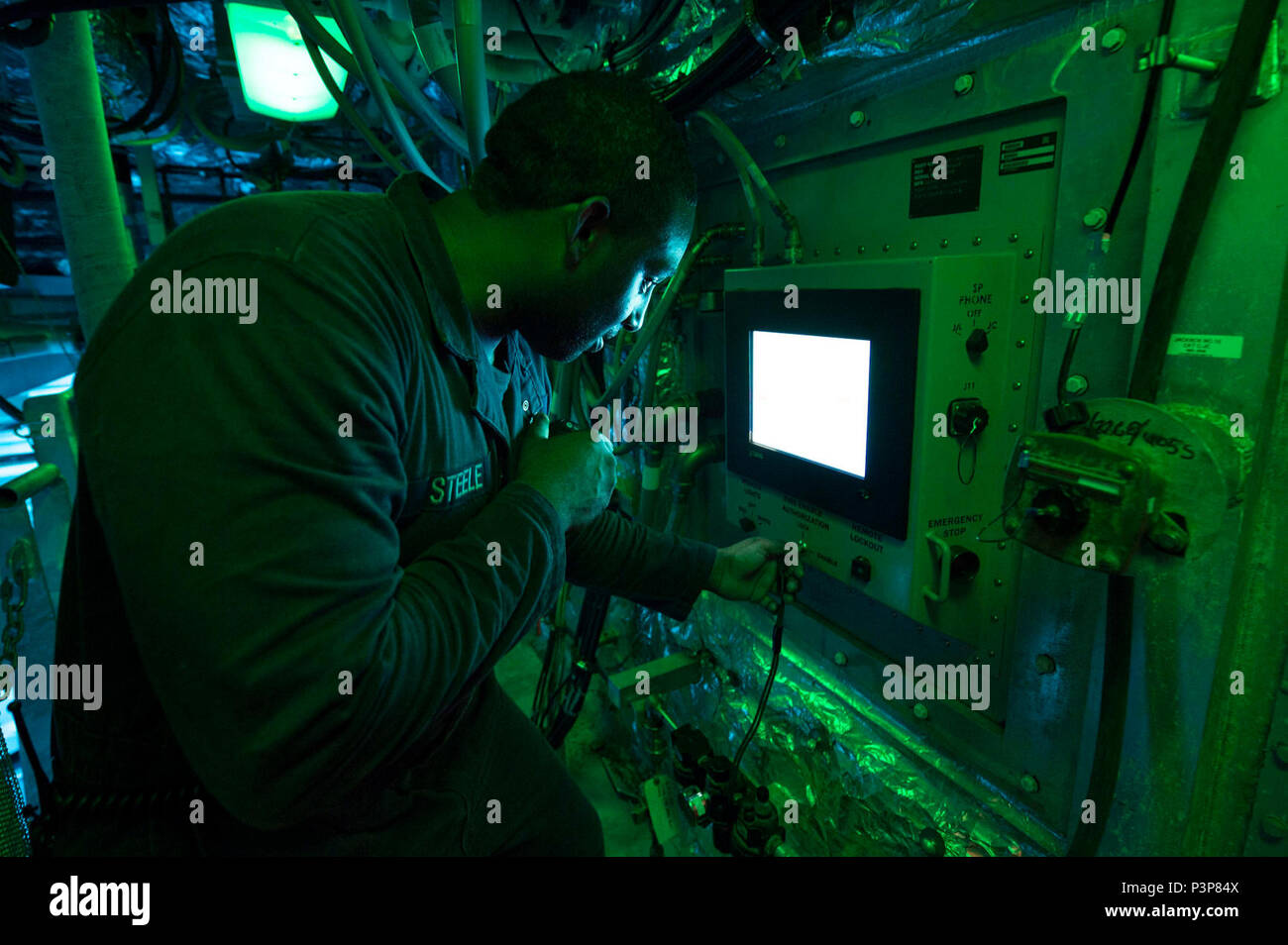 SOUTH CHINA SEA (May 8, 2017) Gunner's Mate 1st Class Christopher ...