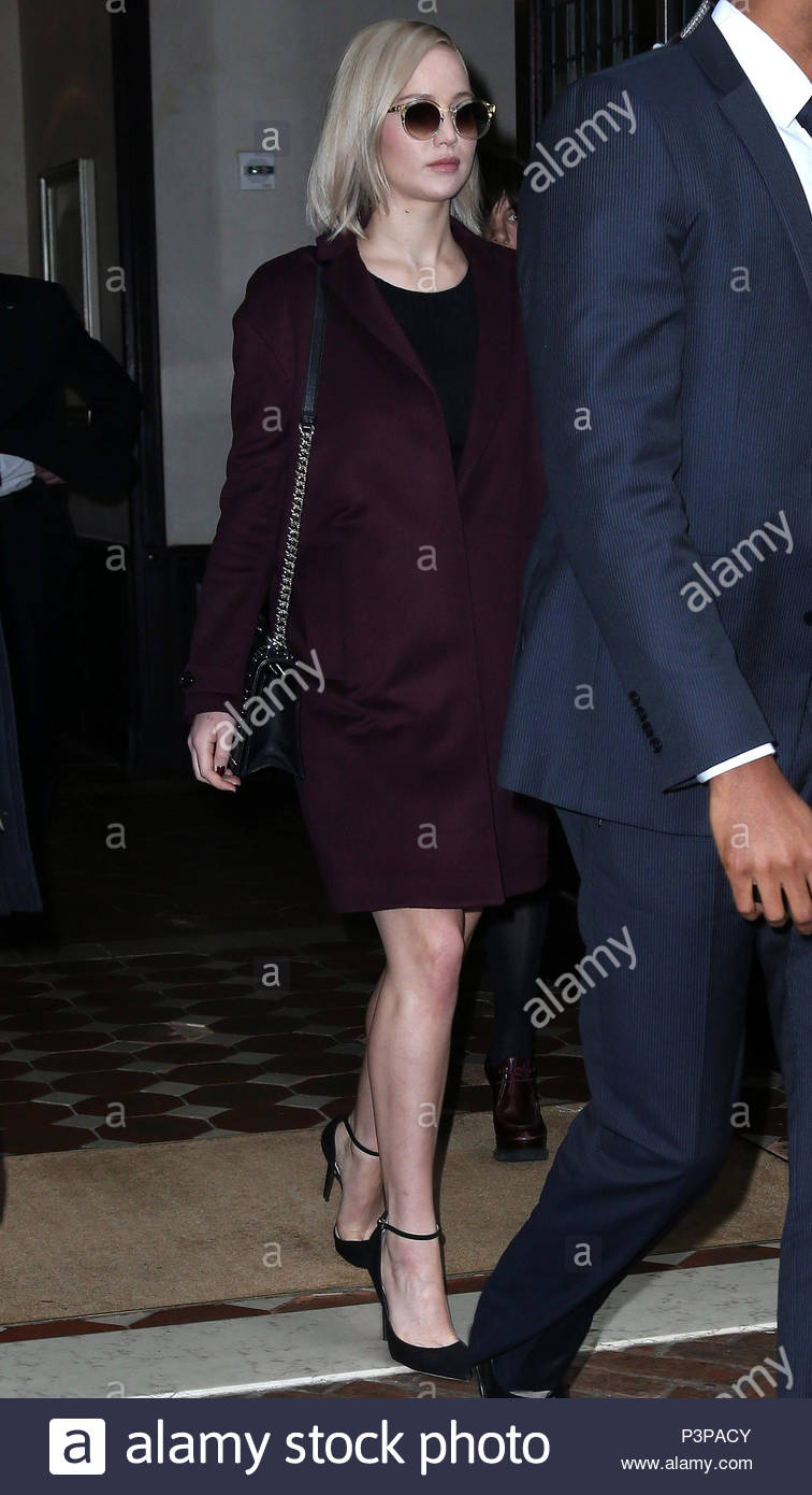 Jennifer lawrence leaving her hotel in nyc naked (91 photo) Jennifer lawrence leaving her hotel in nyc nude (45 pics)