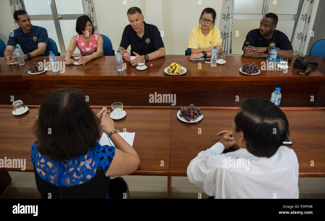 160722-N-QW941-212 DA NANG, Vietnam (July 22, 2016) Capt. Peter Roberts (center), commanding officer, Medical Treatment Facility, USNS Mercy (T-AH 19) speaks with senior physicians at Da Nang 115 Emergency Center during a humanitarian and disaster response subject matter expert exchange. During the exchange, Pacific Partnership 2016 participants discussed multi service approaches to mass casualties and injury management sustained at sea. Mercy is joined in Da Nang by JS Shimokita (LST-4002) and Vietnam People's Navy ship Khánh Hóa for Pacific Partnership. Partner nations will work side-by-side Stock Photo