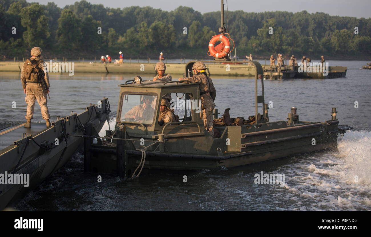 Marines with Bridge Company, 8th Engineer Support Battalion and Bridge