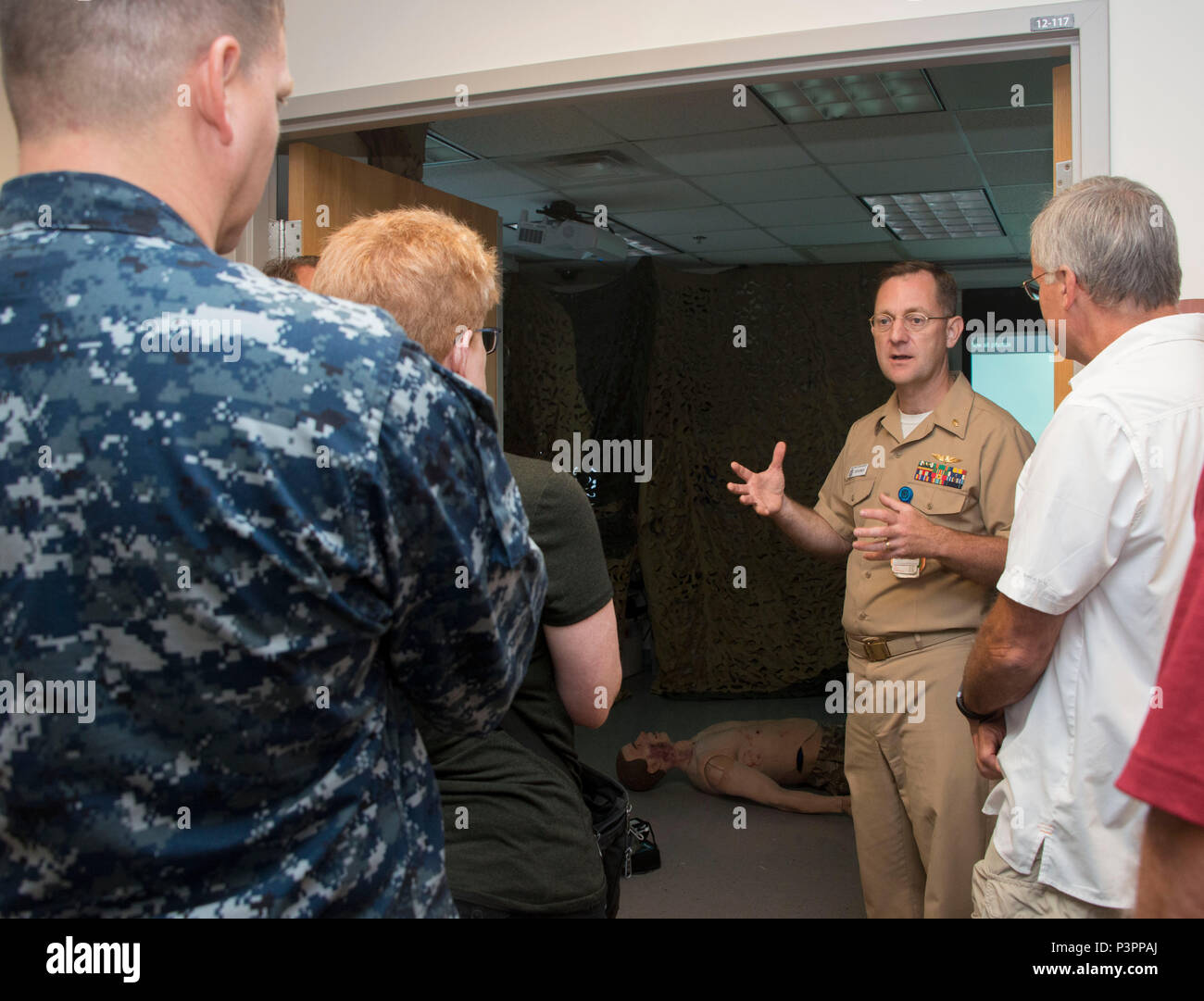 Navy recruiting orientation unit hi-res stock photography and images ...