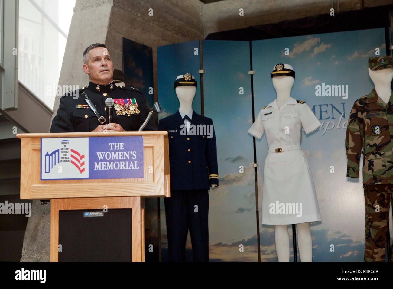 Maj gen john ewers hires stock photography and images Alamy