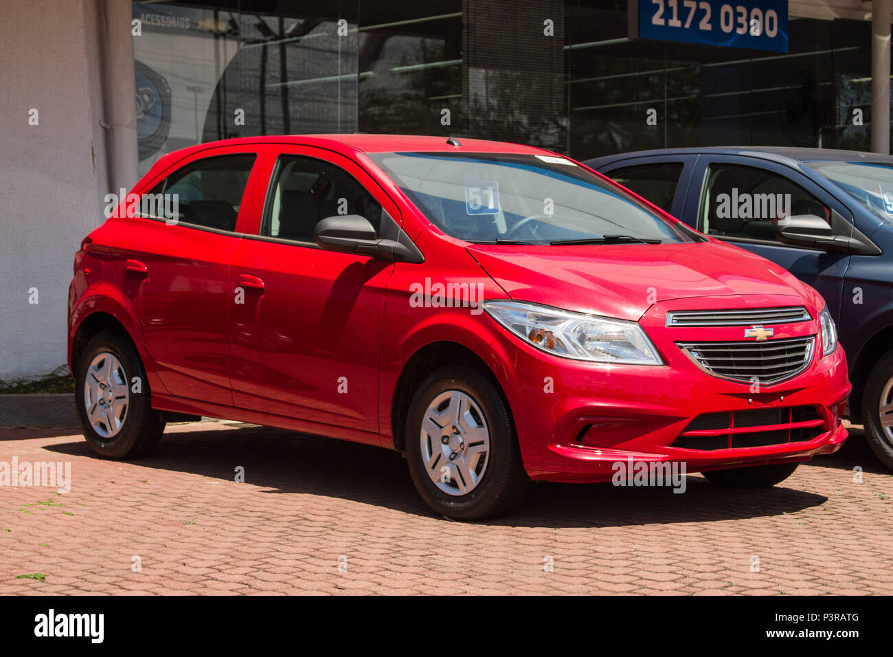 SÃO CAETANO DO SUL, SP - 30.10.2015: CARROS POPULARES - Onix da Chevrolet. Carros  populares fabricados no Brasil. (Foto: Fe Reis / Fotoarena Stock Photo -  Alamy