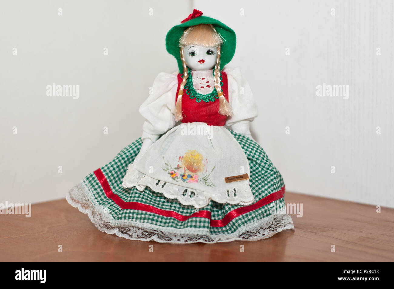 SÃO PAULO, SP - 16.11.2015: ARTESANATO SULISTA - Boneca de pano e porcelana, com traje típico alemão, produzida em Blumenau, SC. (Foto: Daniela Maria / Fotoarena) Stock Photo