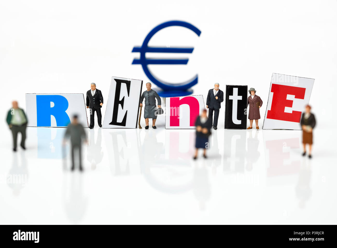 Miniature figures, pensions lettering and Euro Sign, Miniaturfiguren, Rente-Schriftzug und Eurozeichen Stock Photo
