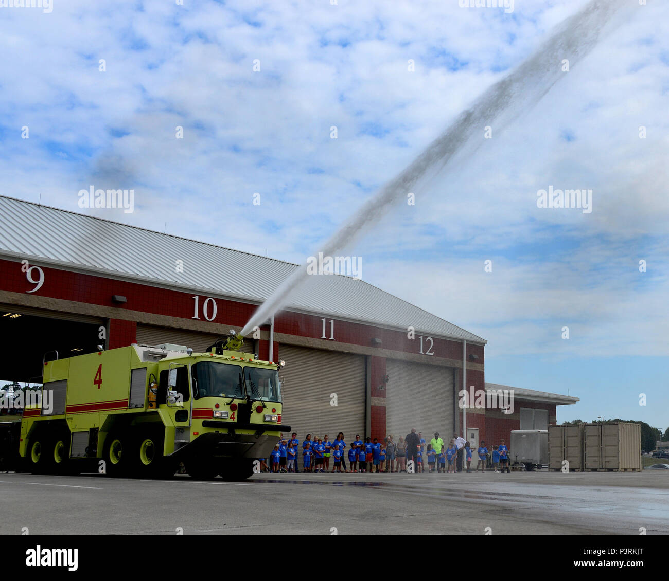 The Boys and Girls Club of Clinch Valley Roane County Unitwatch a water demonstration during a tour of the 134th Air Refueling Wing fire department July 26, 2016 at McGhee Tyson Air National Guard Base, Knoxville, Tenn. (U.S. Air National Guard photo by Staff Sgt. Daniel Gagnon) Stock Photo