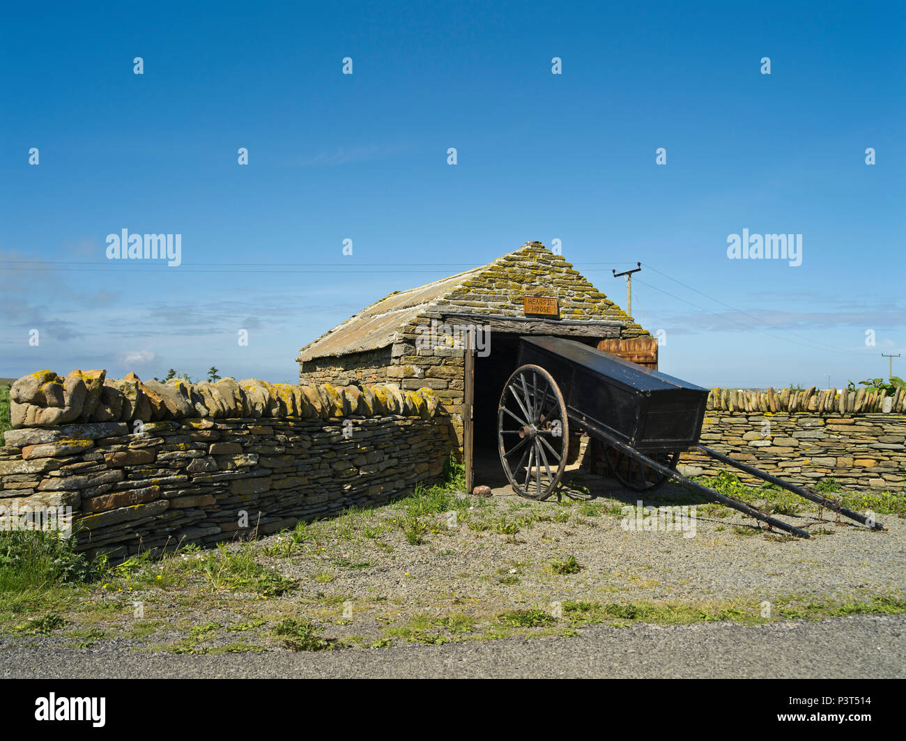 dh Hearstie Hoose SANDAY ORKNEY Old horse drawn Hearse stone garage coffin carriage scotland Stock Photo