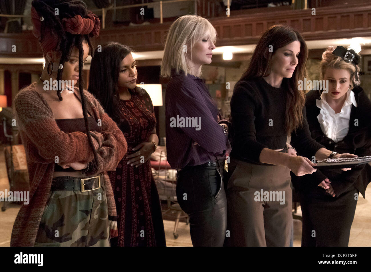 OCEAN'S 8, (aka OCEAN'S EIGHT), from left: Rihanna, Mindy Kaling, Cate