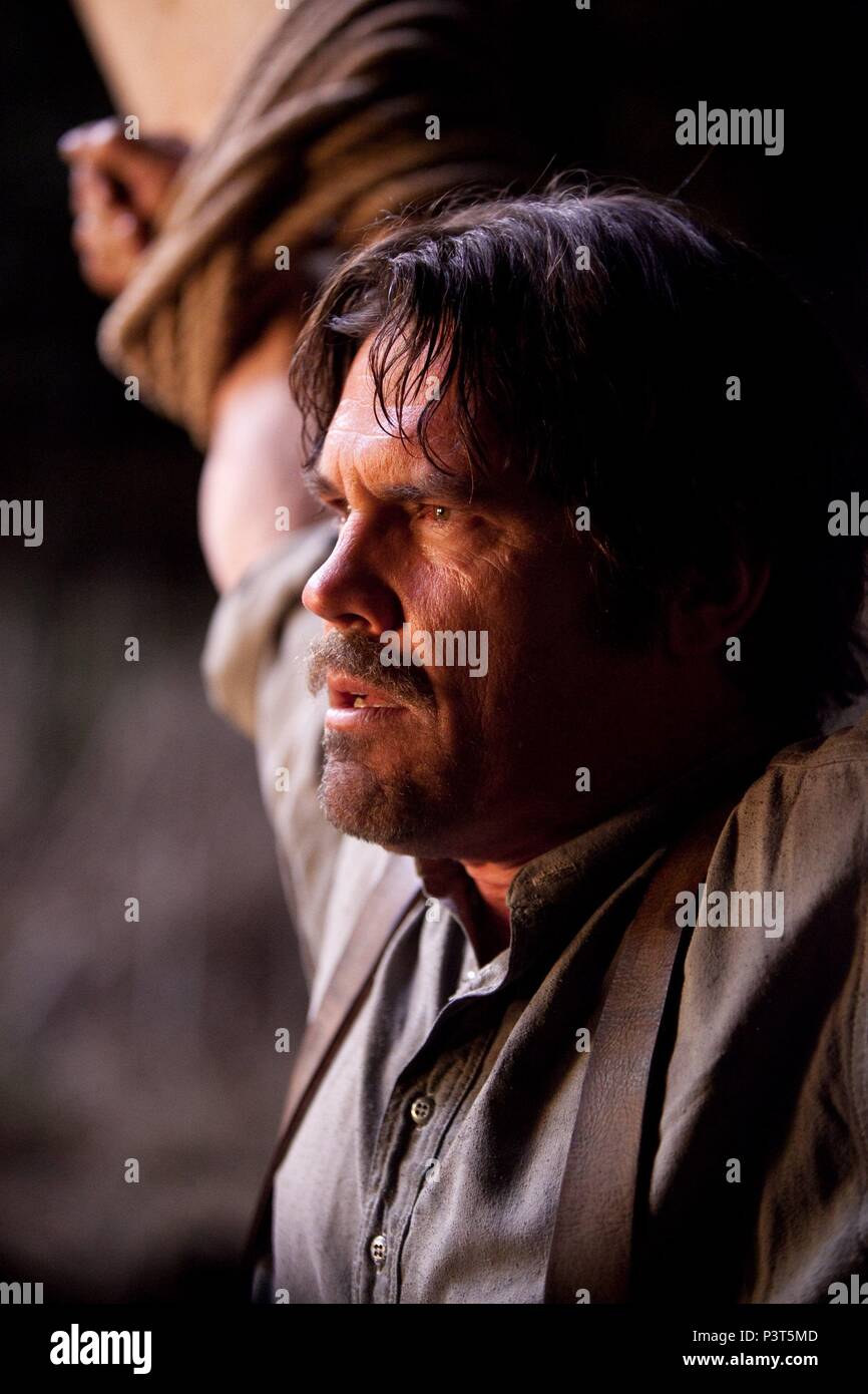 JOSH BROLIN stars as Jonah Hex in Warner Bros. Pictures' and Legendary  Pictures' action adventure “JONAH HEX,” a Warner Bros. Pictures release. TM  \u0026 © DC Comics Stock Photo - Alamy, image size:866x1390