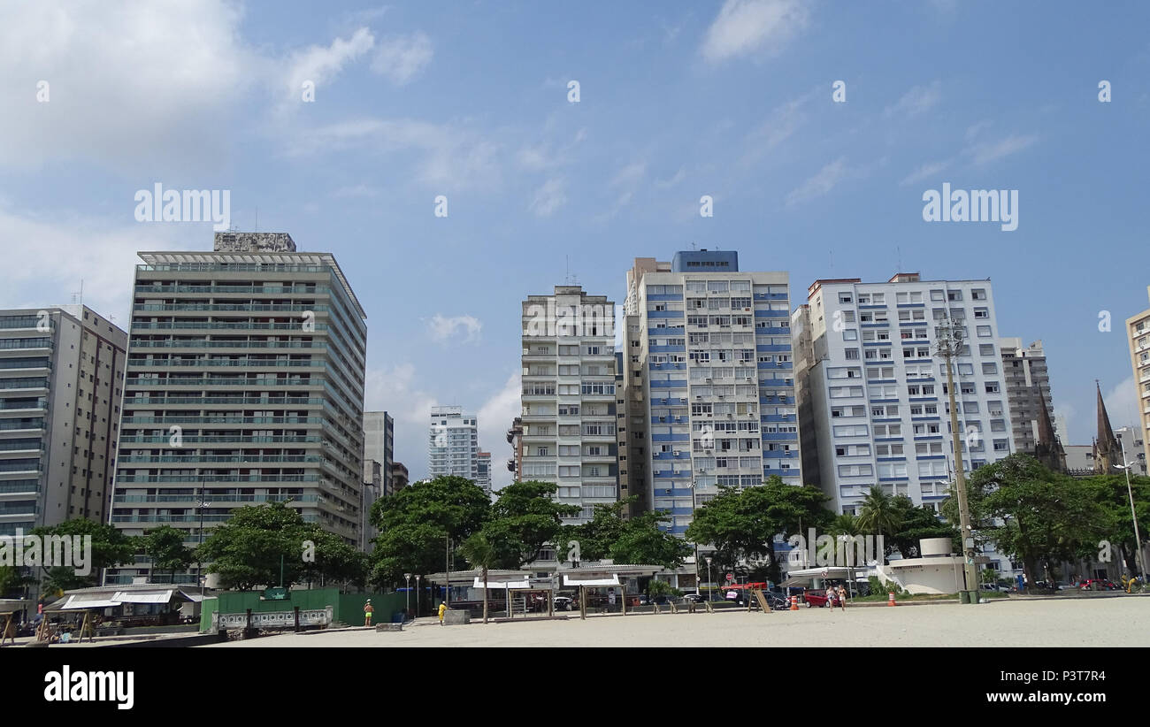 SANTOS, SP - 20.02.2016: PRÉDIOS INCLINADOS DE SANTOS - Alguns prédios no litoral Paulista, na cidade de Santos, são inclinados, que ficam na Avenida da Praia. (Foto: Roberto Strauss / Fotoarena) Stock Photo