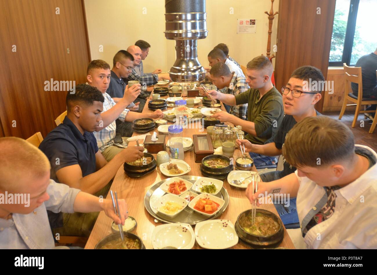 Soldiers sample traditional Korean fare July 21 at a restaurant in Dongducheon, South Korea, as part of a two-day cultural tour hosted by the City of Dongducheon. Soldiers from the 1st Squadron, 7th Cavalry Regiment, 1st Armored Brigade Combat Team, 1st Cavalry Division, visited museums, palaces and other cultural and historic sites in Dongducheon and Seoul through a cultural program sponsored by the Dongducheon Office of US Base Development and International Exchange. (U.S. Army photo by Staff Sgt. Matthew Bryant, 1st Squadron, 7th Cavalry Regiment, 1st Armored Brigade Combat Team, 1st Cav. D Stock Photo