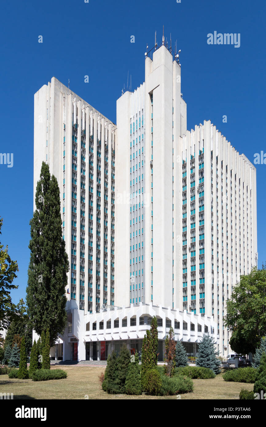 Republic of Moldova, Chisinau - skyscraper housing several ministries of the Republic of Moldova Stock Photo