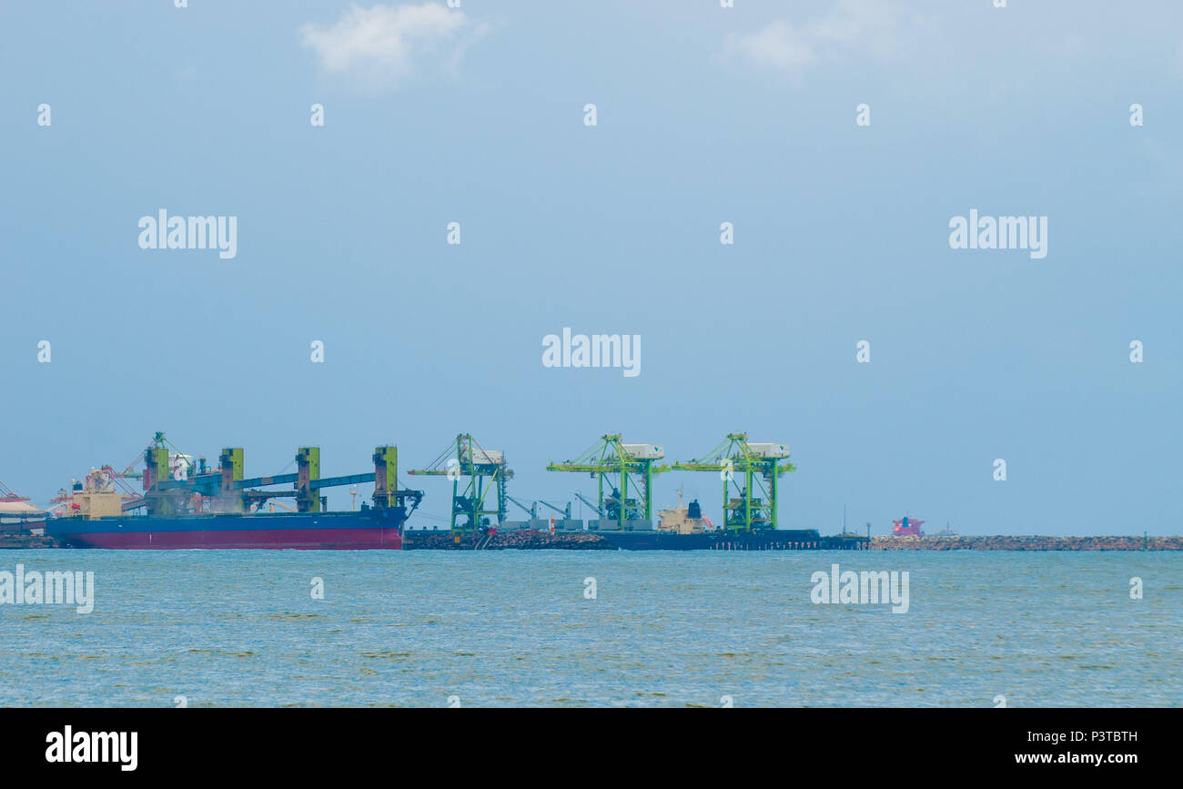 VITÓRIA, ES 20.11.2015 PORTO DE TUBARÃO Localizado na Capital do