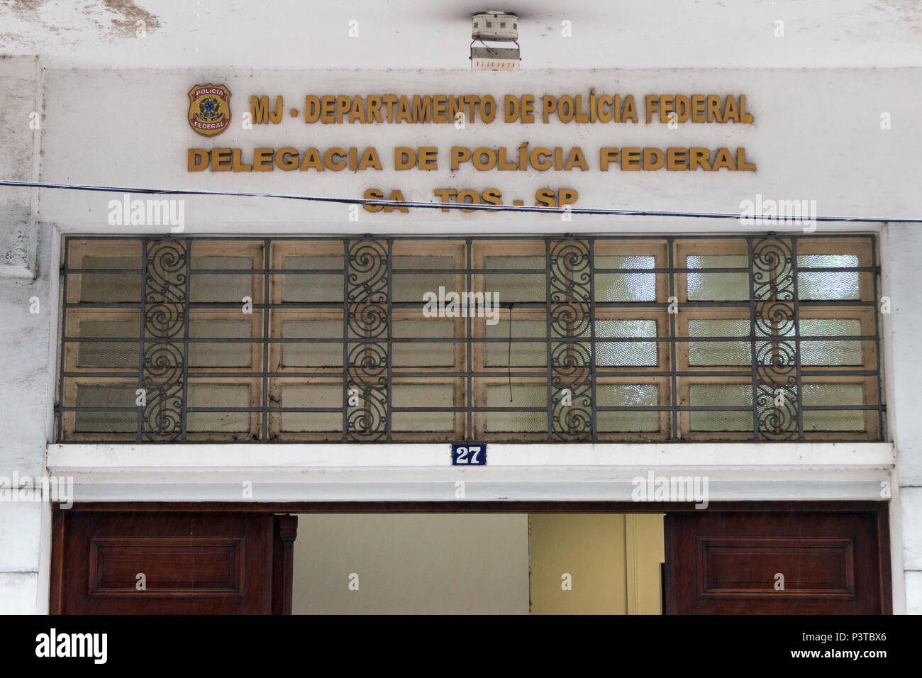 SANTOS, SP - 30.11.2015: DEPARTAMENTO DA POLICIA FEDERAL DE SANTOS -  Fachada do Departamento da Policia Federal da cidade de Santos. (Foto:  Artur de Abreu / Fotoarena Stock Photo - Alamy
