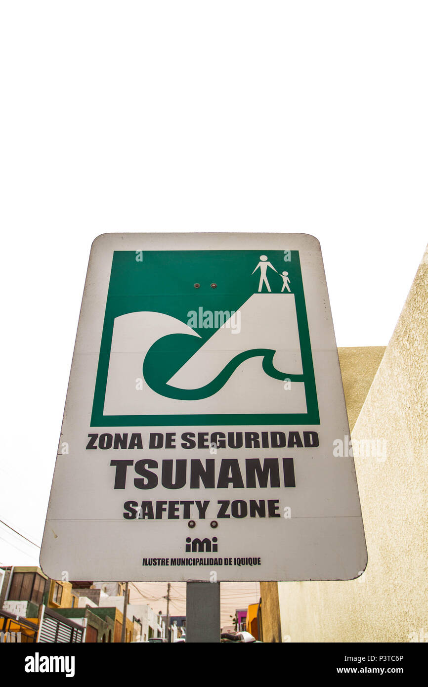 IQUIQUE, CHILE - 16.11.2015: PLACA DE RUA - Placa indicando zona de segurança em caso de tsunami. (Foto: Ricardo Ribas / Fotoarena) Stock Photo