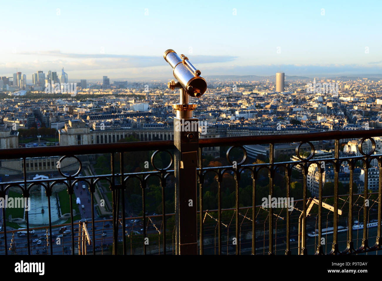 PARIS, FRANÇA - 16.10.2013: PARIS - Telescópio no primeiro andar da Torre Eiffel. (Foto: Fontana / Fotoarena) Stock Photo
