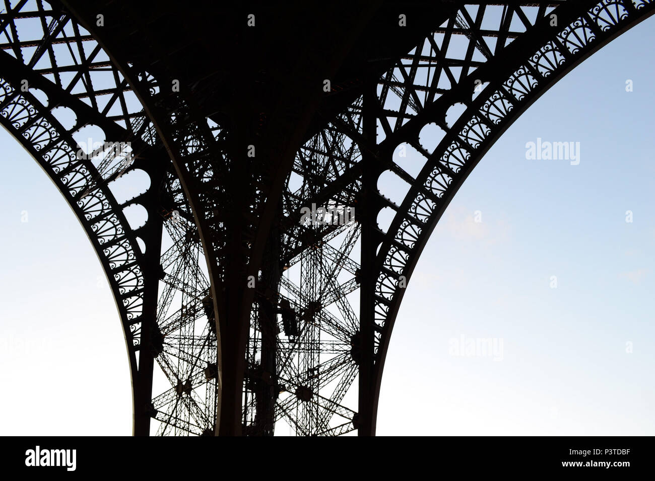 PARIS, FRANÇA - 16.10.2013: PARIS - Contraluz. Detalhe da estrutura da Torre Eiffel. (Foto: Fontana / Fotoarena) Stock Photo