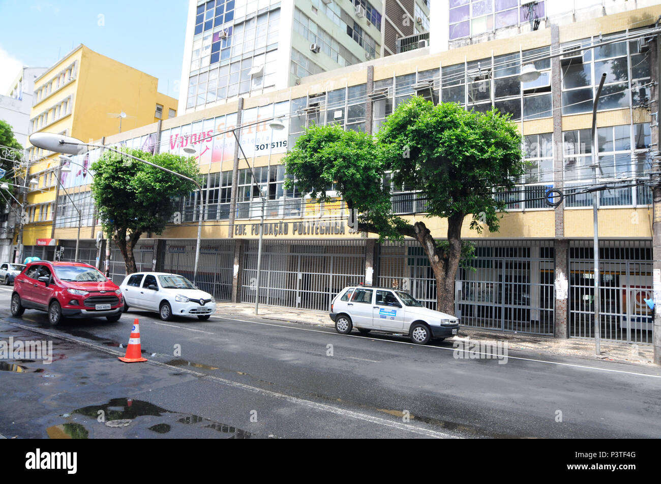 SALVADOR, BA - 11.01.2016: AVENIDA SETE DE SETEMBRO - Vista da avenida ...