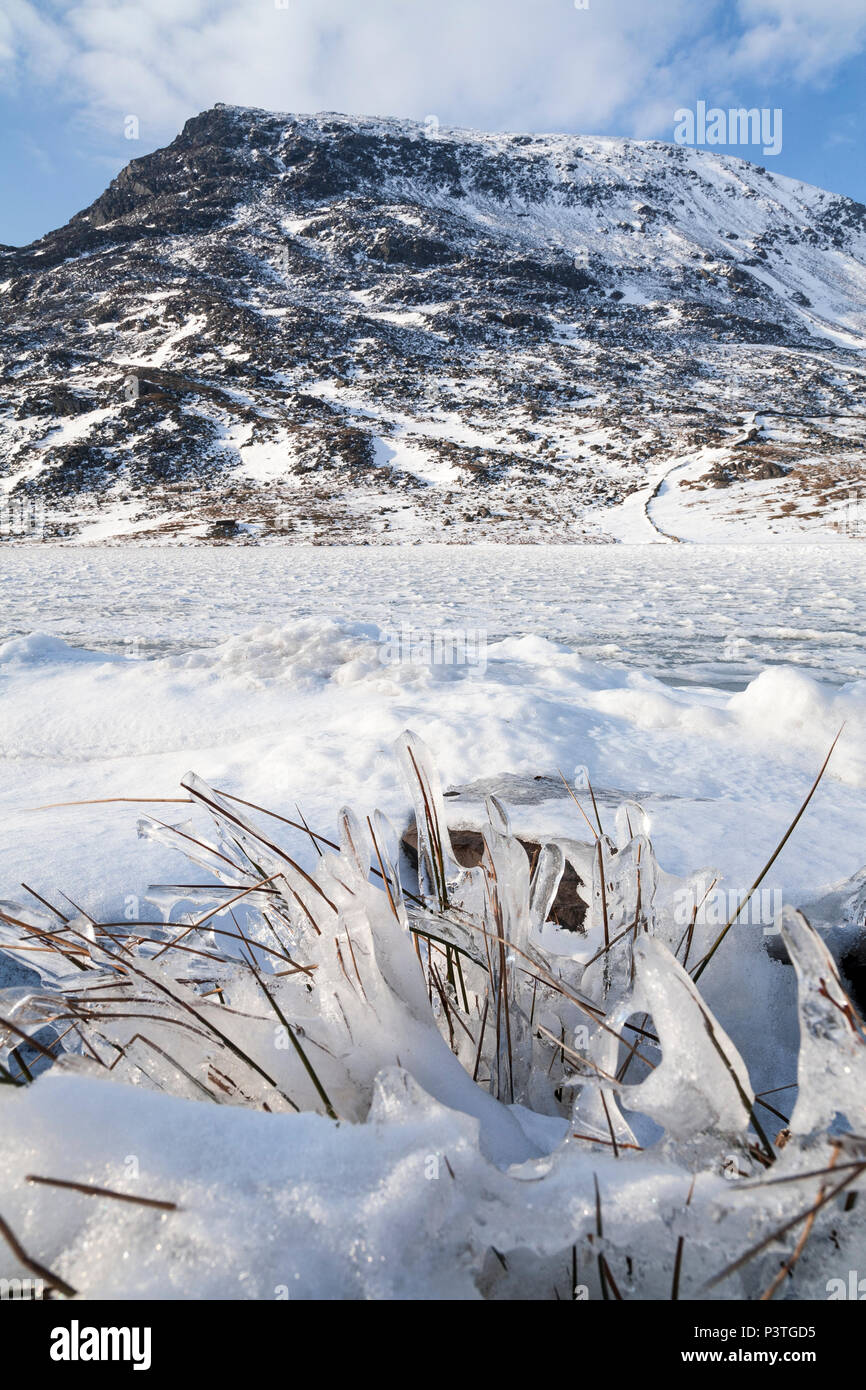 Pen yr Ole Wen mountain and Llyn Ogwen lake in ice and snow, Snowdonia, North Wales Stock Photo