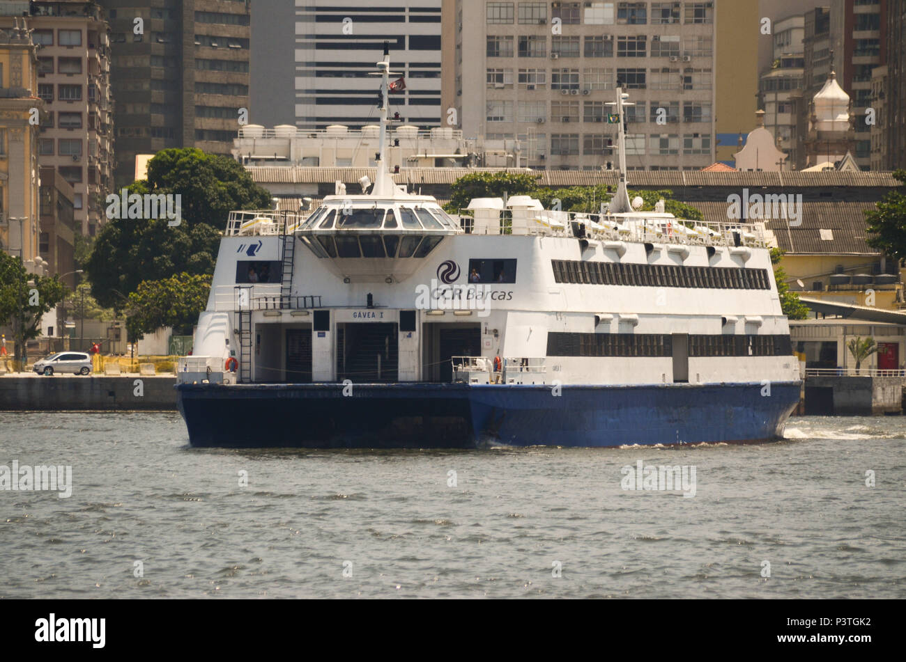 RIO DE JANEIRO, RJ - 12.02.2016 -BARCAS NO RIO DE JANEIRO - Na cidade ...