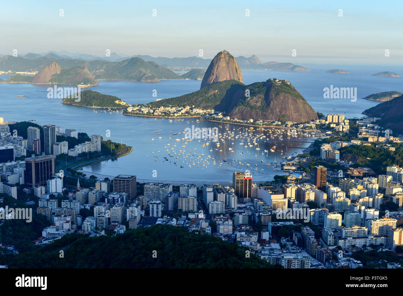 RIO DE JANEIRO, RJ - 01.02.2016: PONTO TURISTICOS RJ - Vista da Baia de ...