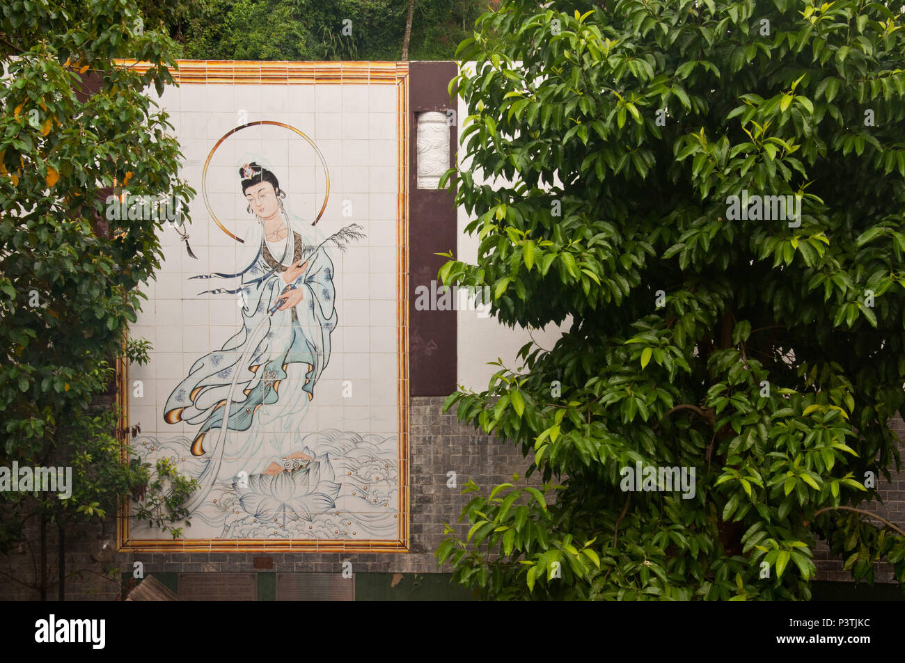 COTIA, SP - 21.02.2016: TEMPLO ZU LAI - Painel de azulejos no jardim do templo budista. (Foto: Daniela Maria / Fotoarena) Stock Photo
