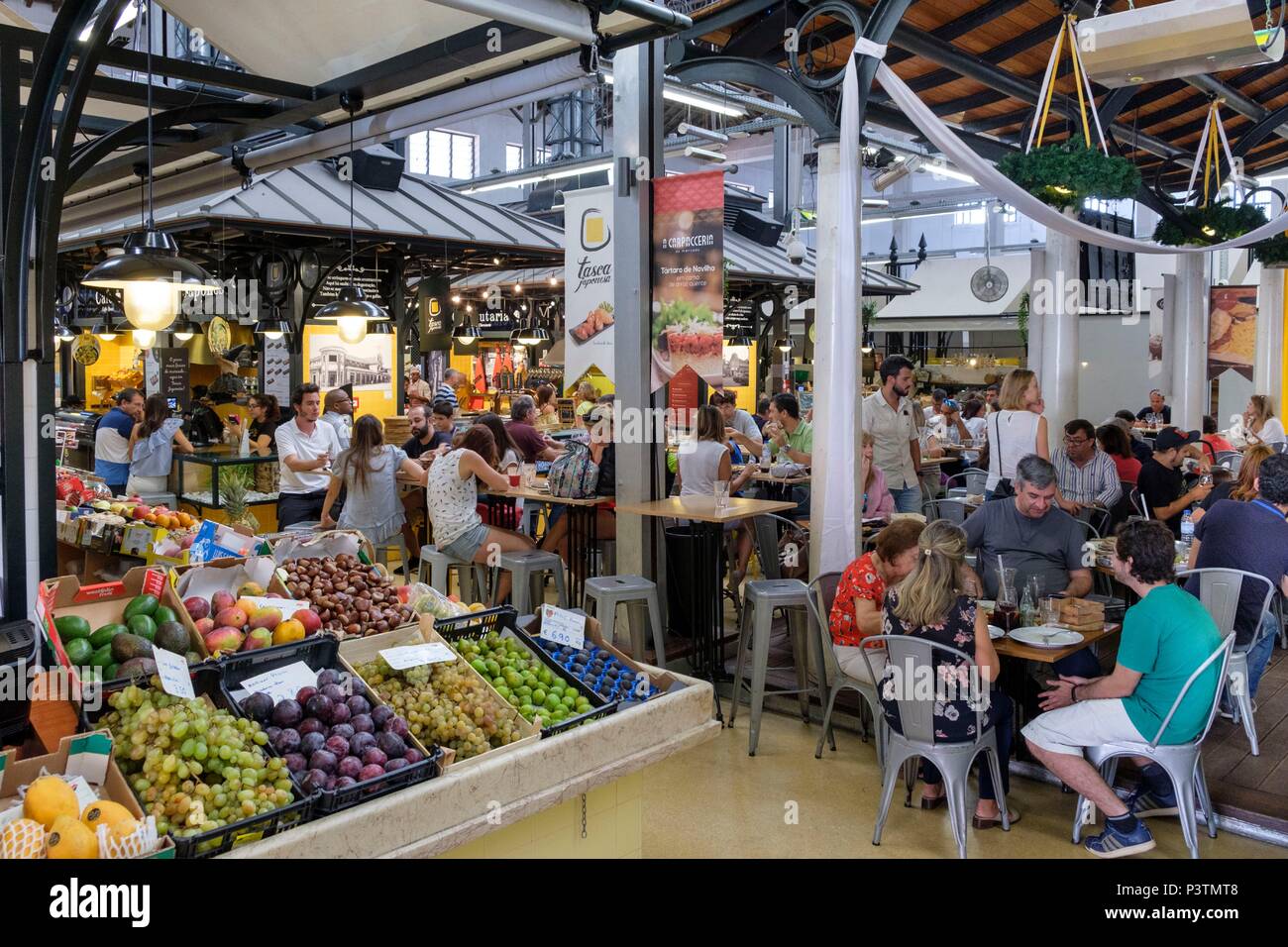 Campo de Ourique Market and Food Hall between Estrela and Amoreiras