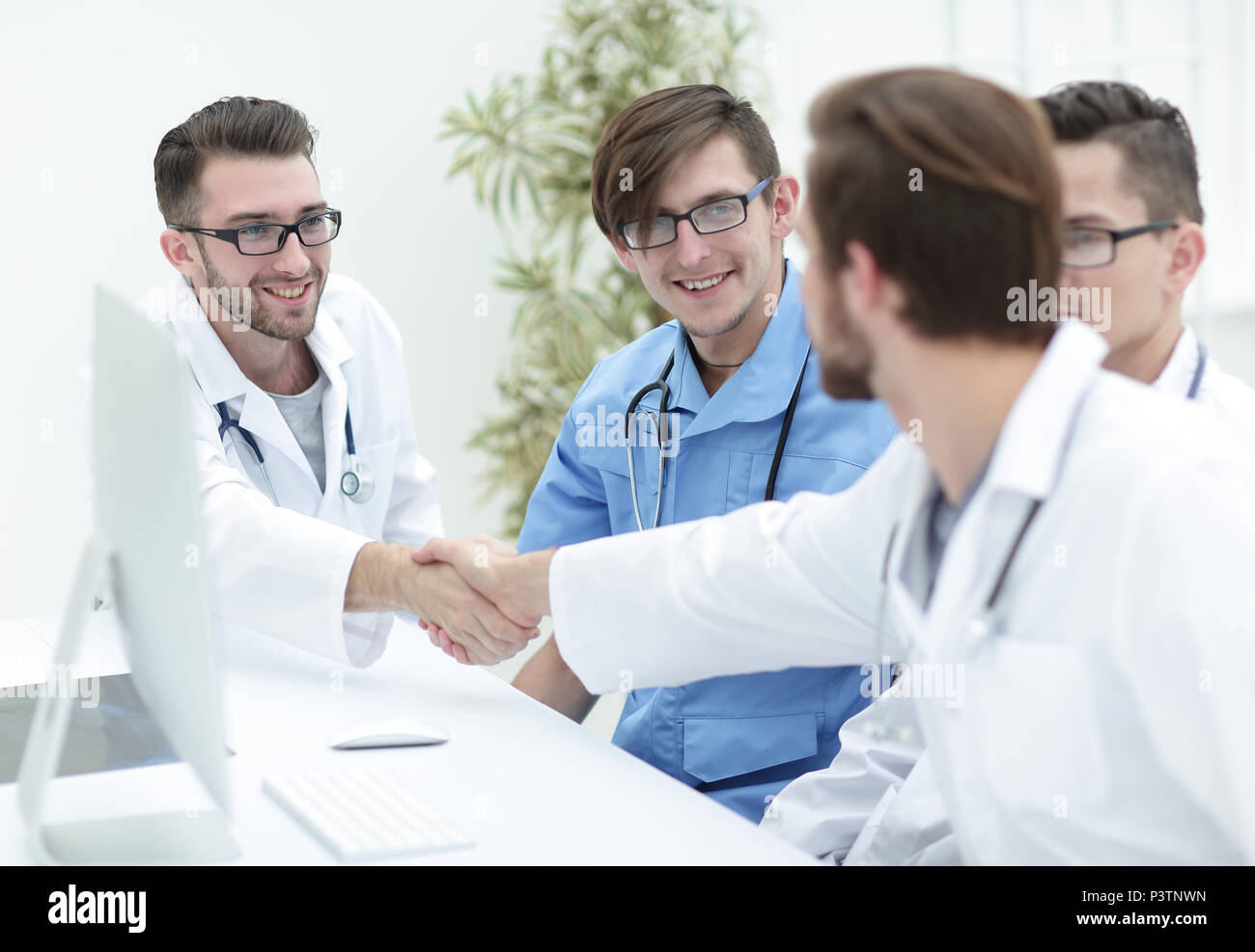 Two Doctor Handshake Friendly handshake between colleagues hi-res stock photography and ...