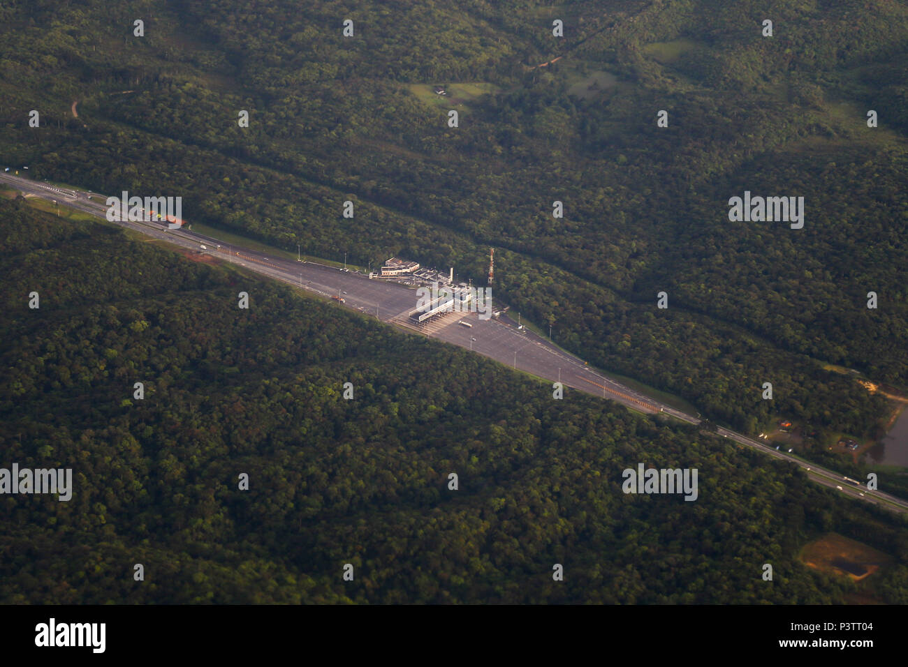 Vista aerea da Rodovia BR-277 - liga as cidades de Paranagua e Curitiba  Stock Photo - Alamy