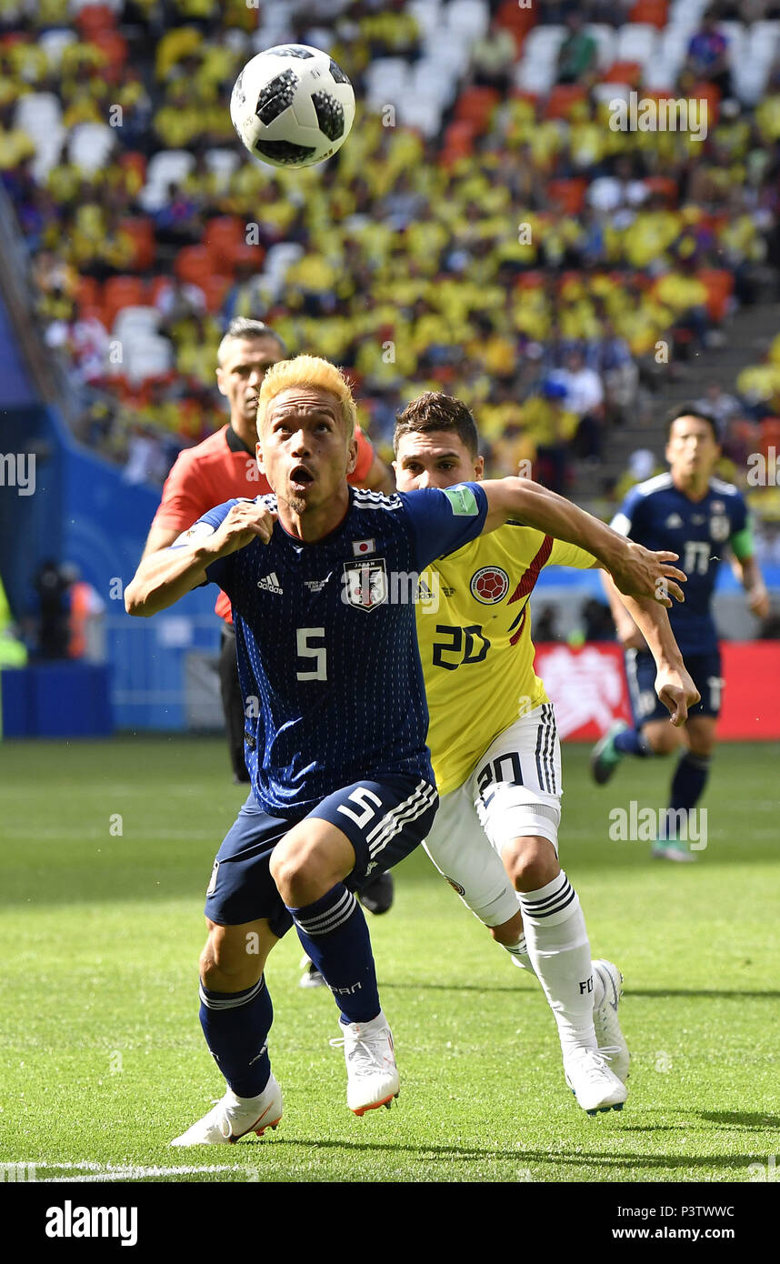 Saransk, Russia. 19th June, 2018. Yuto Nagatomo (front) of Japan vies with Juan Quintero of Colombia during a Group H match between Colombia and Japan at the 2018 FIFA World Cup in Saransk, Russia, June 19, 2018. Credit: He Canling/Xinhua/Alamy Live News Stock Photo