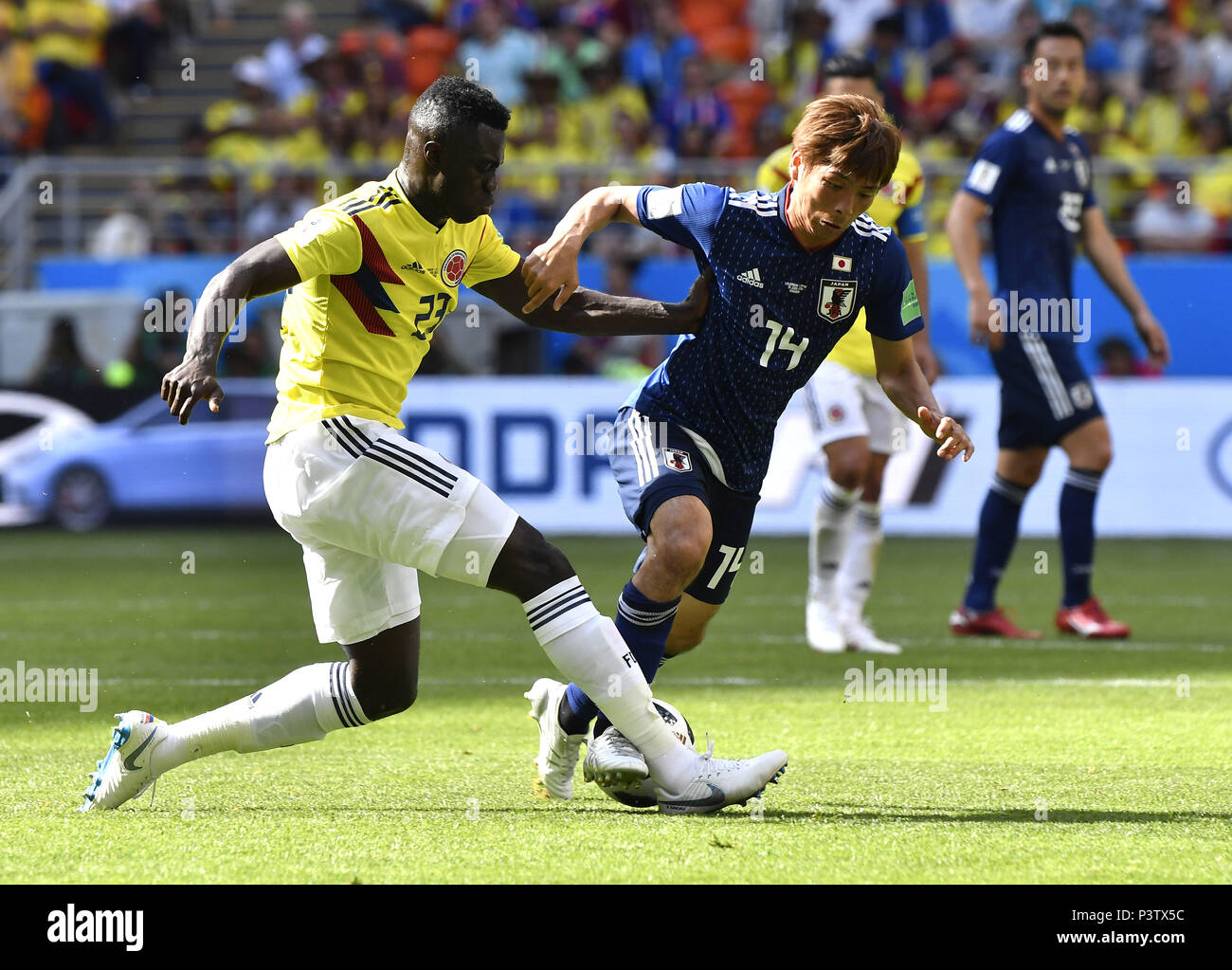 Saransk Russia 19th June 18 Takashi Inui R Front Of Japan Vies With Davinson Sanchez Of Colombia During A Group H Match Between Colombia And Japan At The 18 Fifa World Cup