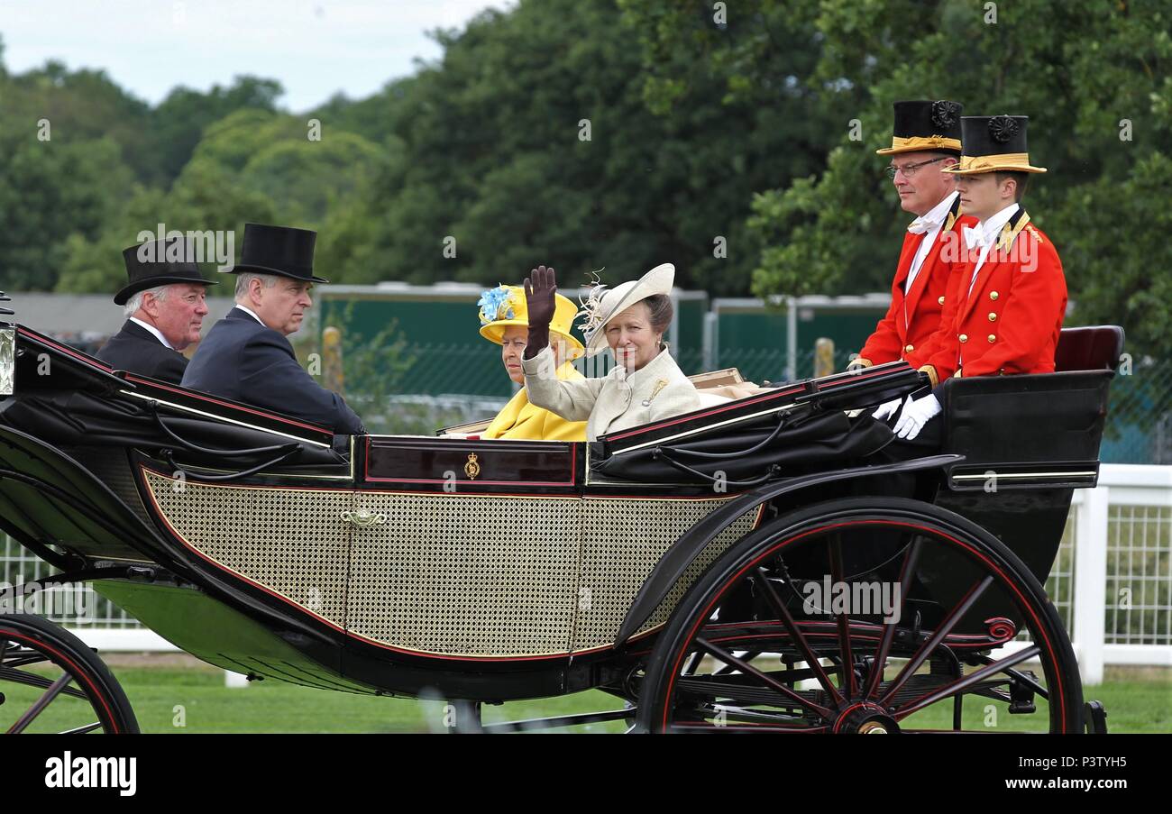 Queen elizabeth royal ascot 2018 hi-res stock photography and images ...