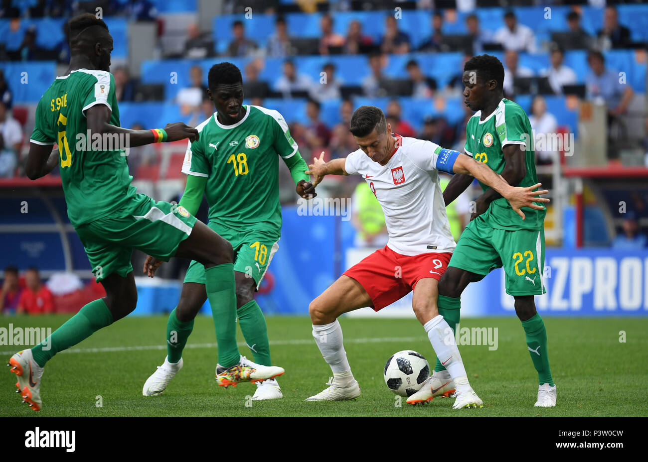 Moscow, Russia. 19th June, 2018. Soccer: World Cup 2018, group stages, group H: Poland vs Senegal at Spartak Stadium. Poland's Robert Lewandowski (2-R) and Senegal's Salif Sane (L-R), Ismaila Sarr and Moussa Wague vie for the ball. Credit: Federico Gambarini/dpa/Alamy Live News Stock Photo