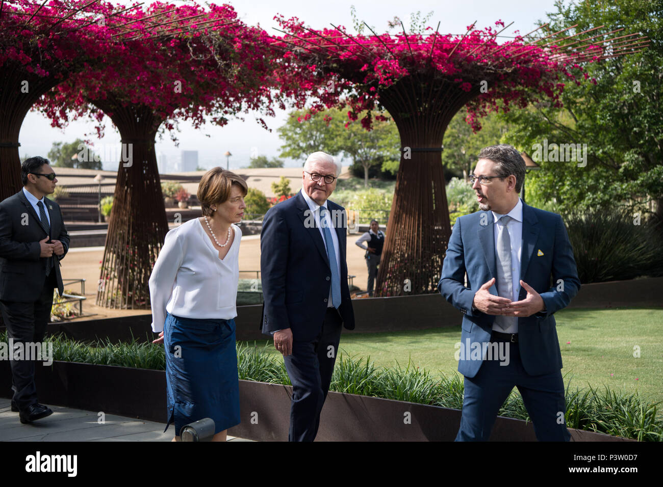 19 June 2018, USA, Los Angeles (California): German President Frank-Walter Steinmeier and his wife Elke Buedenbender, are guided through the complex and the garden of the Getty Museum by the deputy director of the Getty Research Institute, Andrew Perchuk (R). President Steinmeier and his wife are on a three day visit to California. Photo: Bernd von Jutrczenka/dpa Stock Photo