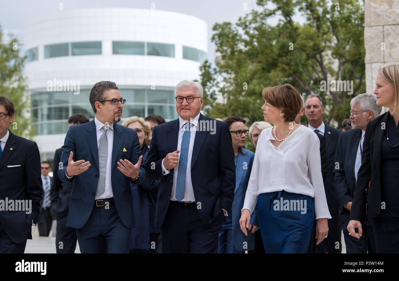 19 June 2018, USA, Los Angeles (California): German President Frank-Walter Steinmeier and his wife Elke Buedenbender, are guided through the complex and the garden of the Getty Museum by the deputy director of the Getty Research Institute, Andrew Perchuk. President Steinmeier and his wife are on a three day visit to California. Photo: Bernd von Jutrczenka/dpa Stock Photo