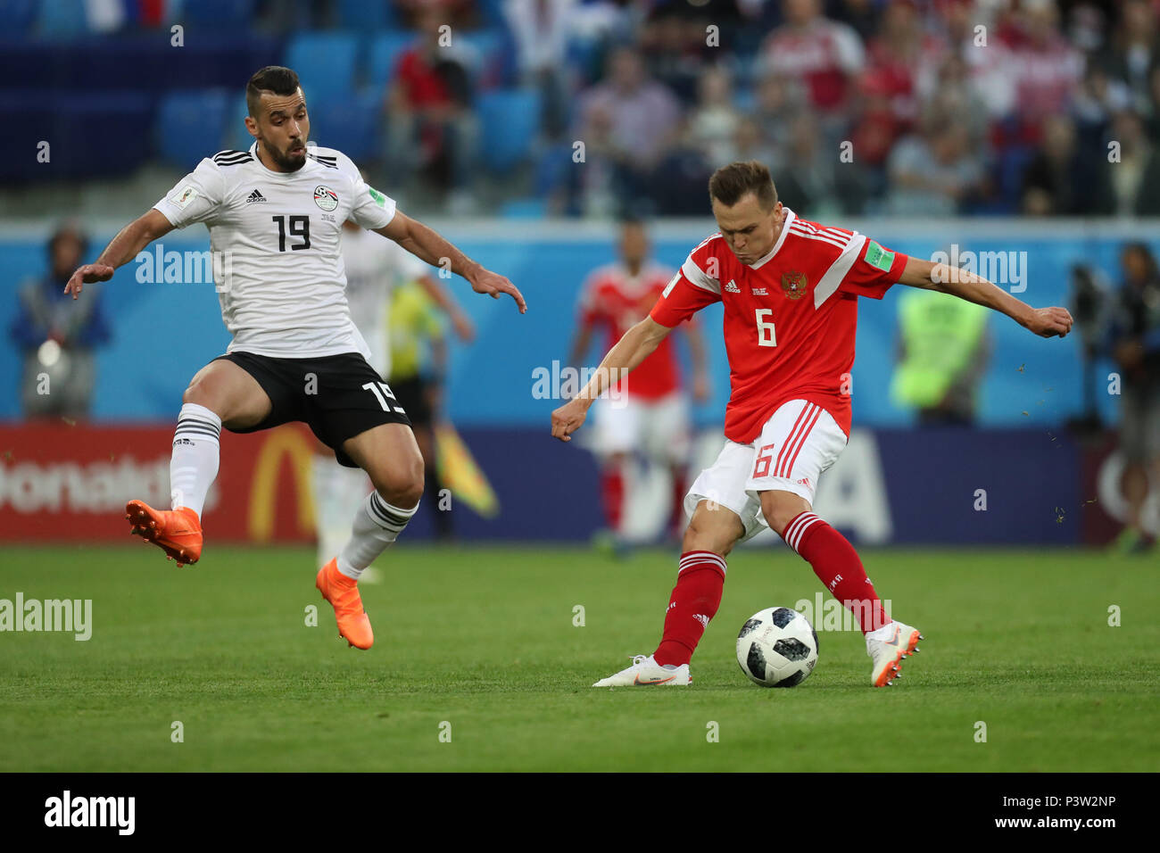 Saint Petersburg, Russia. 19th June, 2018. Egypt's Abdallah Said (L) and Russia's Denis Cheryshev in action during the FIFA World Cup 2018 Group A soccer match between Egypt and Russia, at the Saint Petersburg Stadium, in Saint Petersburg, Russia, 19 June 2018. Credit: Ahmed Ramadan/dpa/Alamy Live News Stock Photo