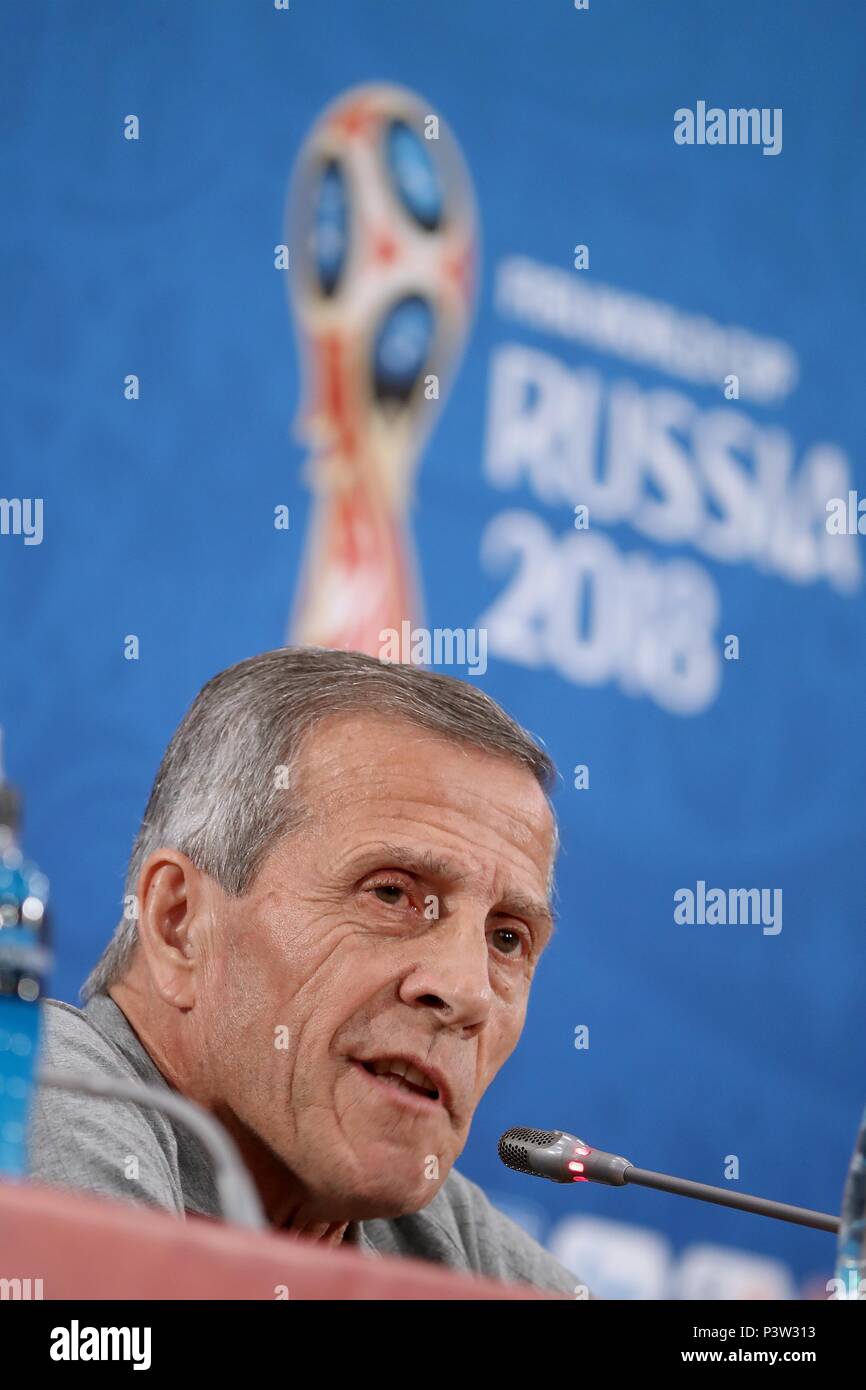 (180619) -- ROSTOV-ON-DON, June 19, 2018 (Xinhua) -- Uruguay's head coach Oscar Tabarez attends a press conference prior to a Group A match against Saudi Arabia at the 2018 FIFA World Cup in Rostov-on-Don, Russia, on June 19, 2018. (Xinhua/Li Ming) Stock Photo