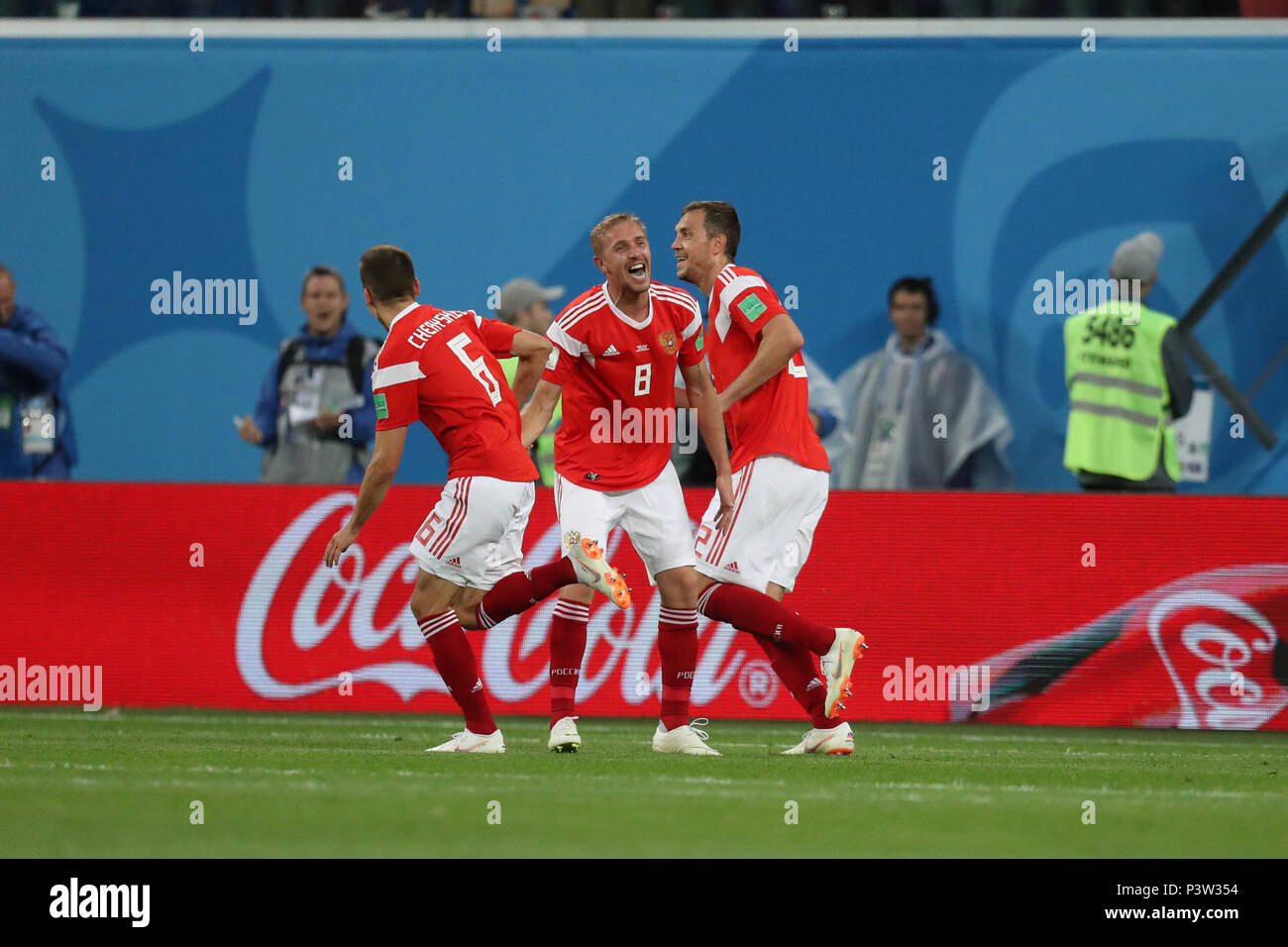 Saint Petersburg, Russia. 19th June, 2018. Russia's Denis Cheryshev (L) celebrates, with his teammates, scoring his side's 2nd goal during the FIFA World Cup 2018 Group A soccer match between Egypt and Russia, at the Saint Petersburg Stadium, in Saint Petersburg, Russia, 19 June 2018. Credit: Ahmed Ramadan/dpa/Alamy Live News Stock Photo