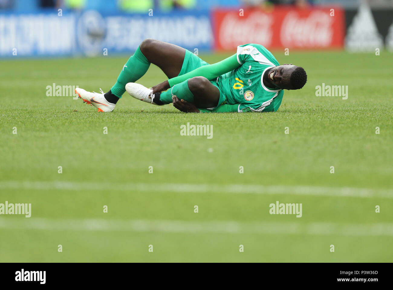Moscow, Russia. 19th June, 2018. Sadio Mane of Senegal sustains injury during a Group H match between Poland and Senegal at the 2018 FIFA World Cup in Moscow, Russia, June 19, 2018. Senegal won 2-1. Credit: Xu Zijian/Xinhua/Alamy Live News Stock Photo