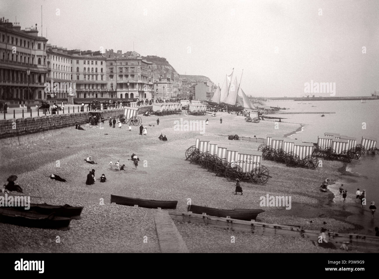 Scarborough yorkshire 1900s hi-res stock photography and images - Alamy