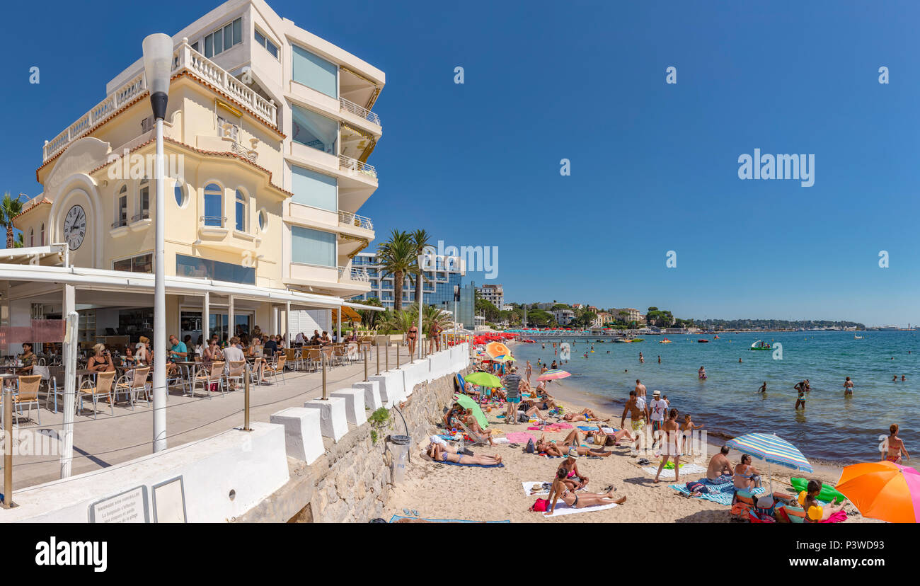 Le Café de la Plage, Garden Beach hotel Stock Photo - Alamy