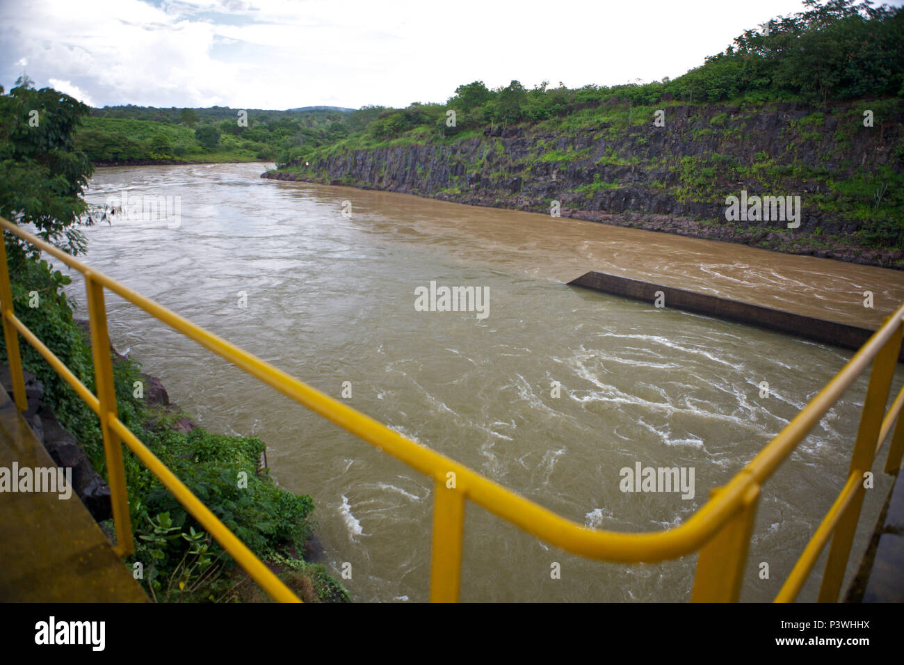 GUADALUPE, PI - 27.02.2012: HIDRELÉTRICA DE BOA ESPERANÇA - Vista de  barragem da Estação Hidrelétrica na represa de Boa Esperança, na cidade de  Guadalupe (PI). (Foto: Moises Saba / Fotoarena Stock Photo - Alamy, image size:1300x956