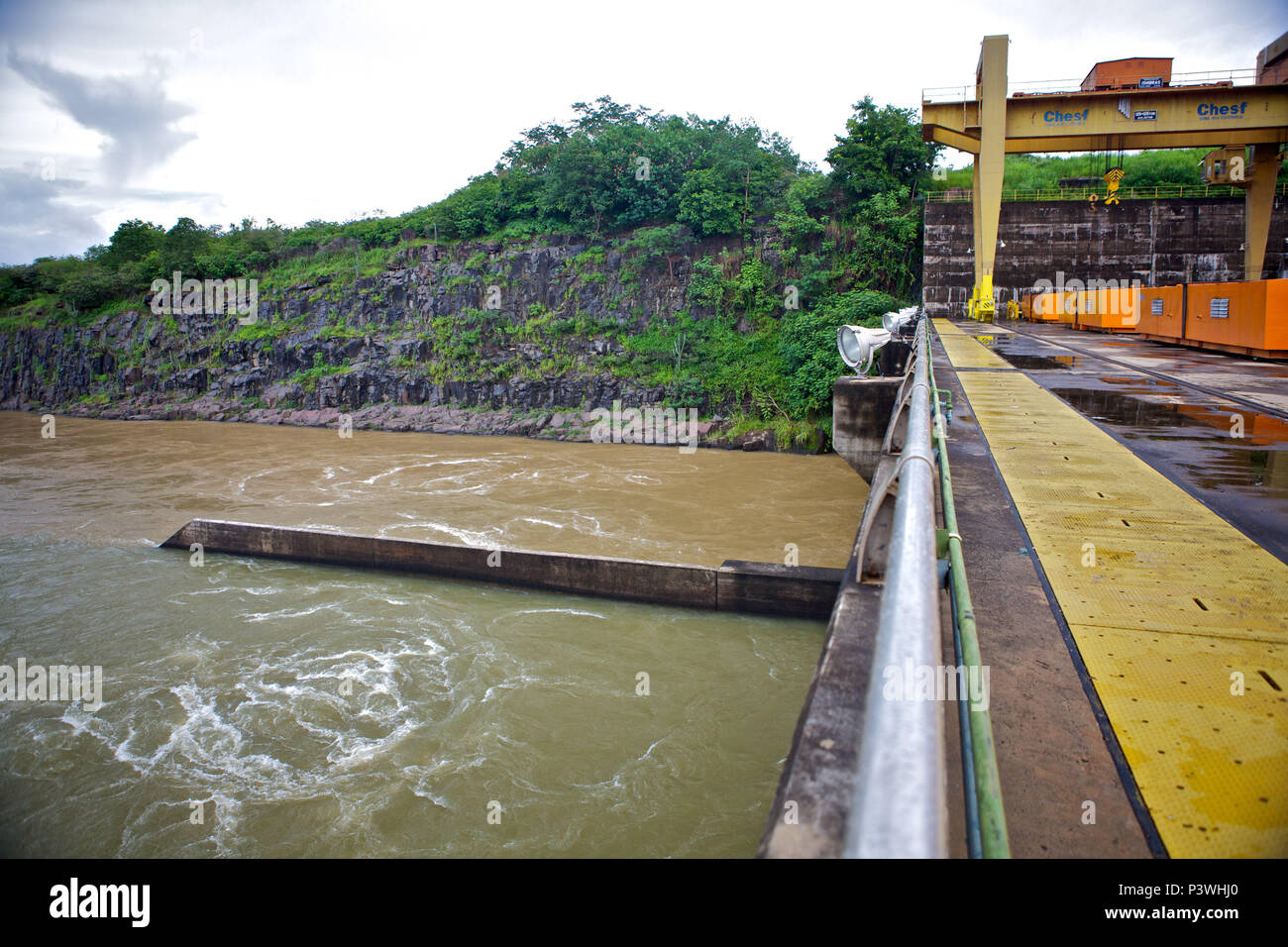 GUADALUPE, PI - 27.02.2012: HIDRELÉTRICA DE BOA ESPERANÇA - Vista de  barragem da Estação Hidrelétrica na represa de Boa Esperança, na cidade de  Guadalupe (PI). (Foto: Moises Saba / Fotoarena Stock Photo - Alamy, image size:1300x956